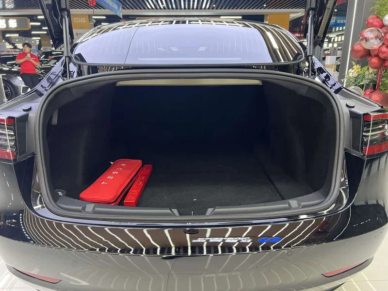 Tesla Model 3 — фото 16