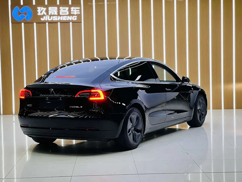 Tesla Model 3 — фото 20