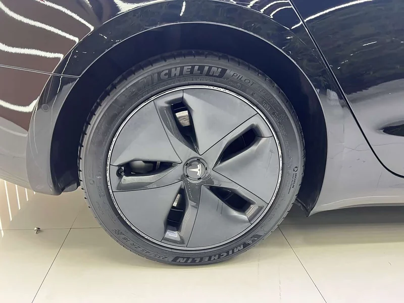 Tesla Model 3 — фото 6