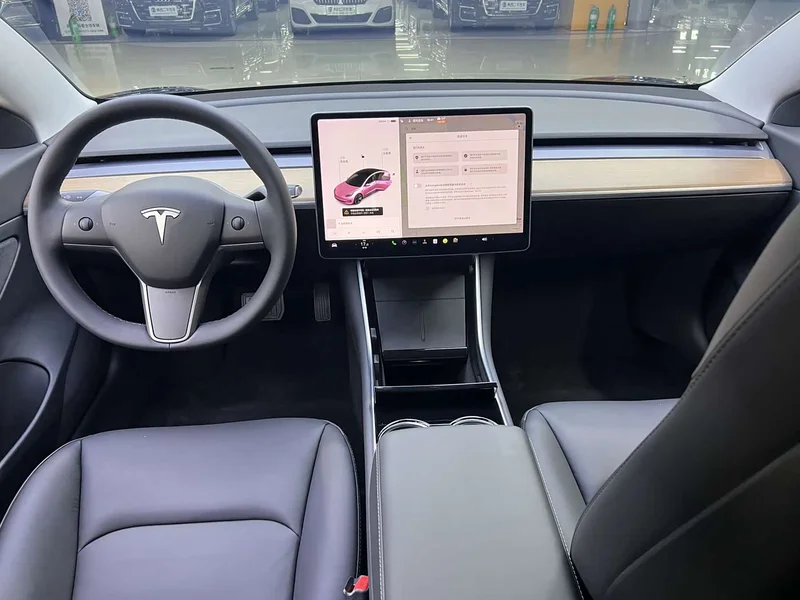 Tesla Model 3 — фото 9