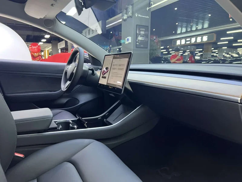Tesla Model 3 — фото 10