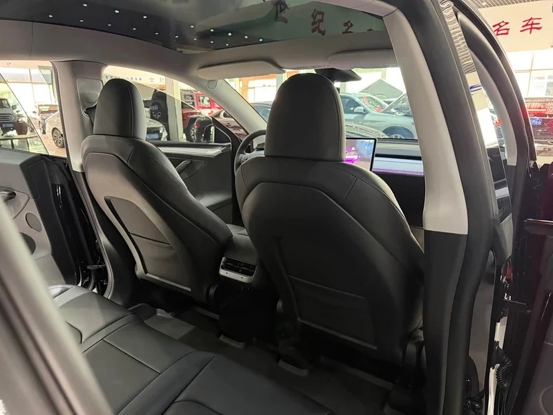 Tesla Model Y — фото 12