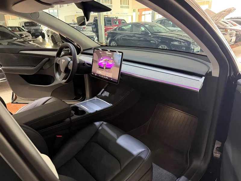 Tesla Model Y — фото 10