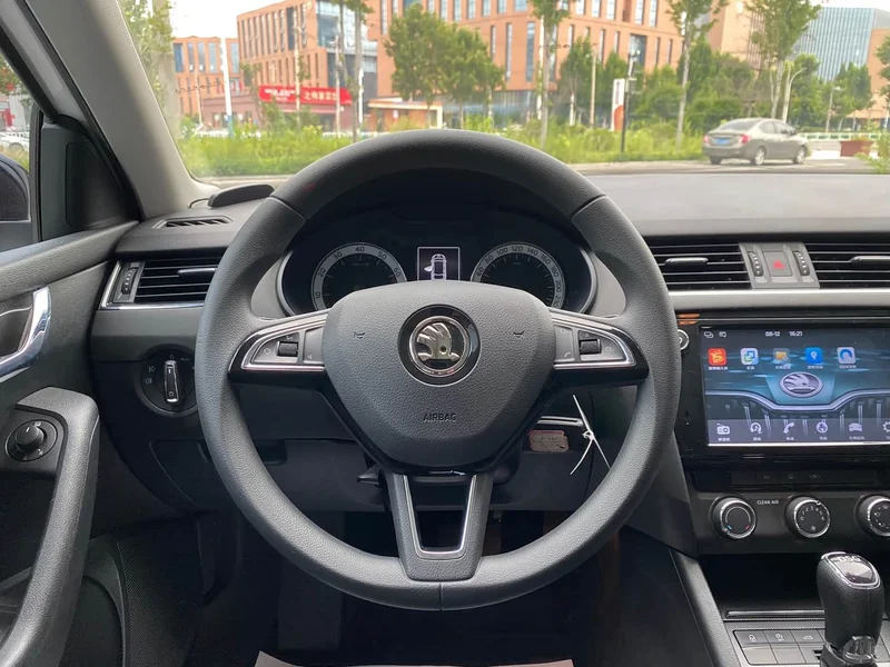 Volkswagen Octavia — фото 13