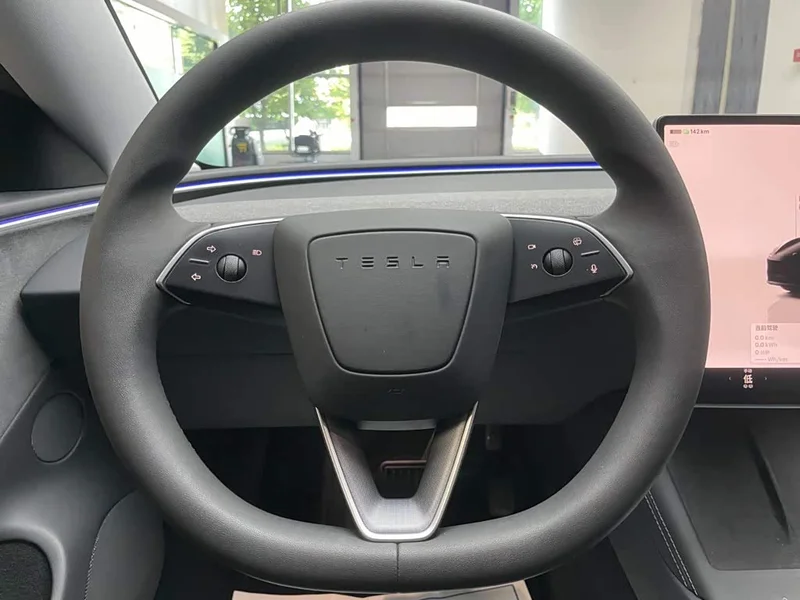 Tesla Model 3 — фото 11