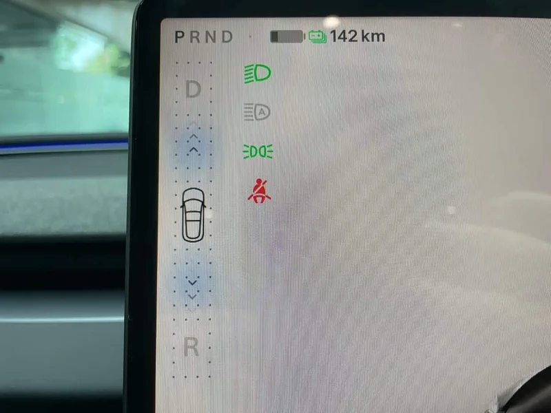 Tesla Model 3 — фото 18