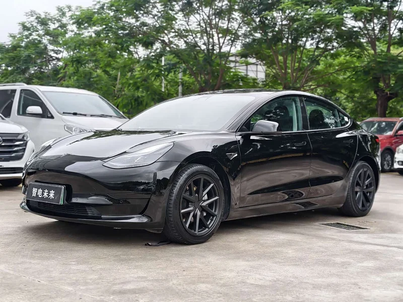 Tesla Model 3 — фото 1