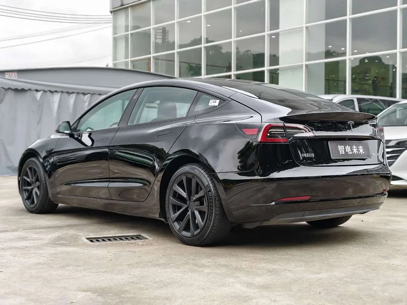Tesla Model 3 — фото 3