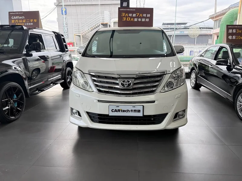 Toyota Alphard — фото 2
