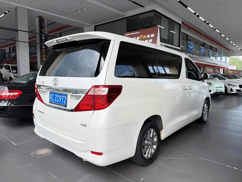 Toyota Alphard — фото 4