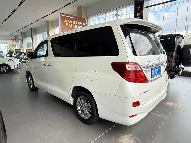 Toyota Alphard — фото 5