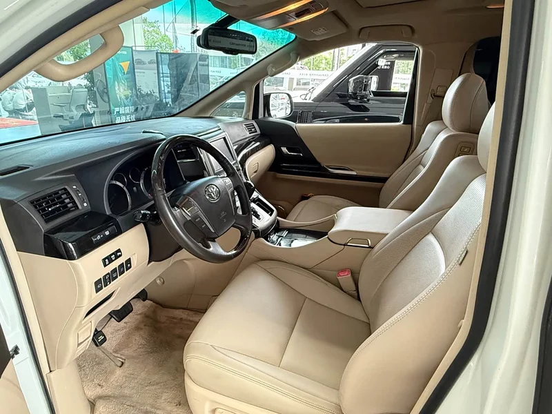 Toyota Alphard — фото 6
