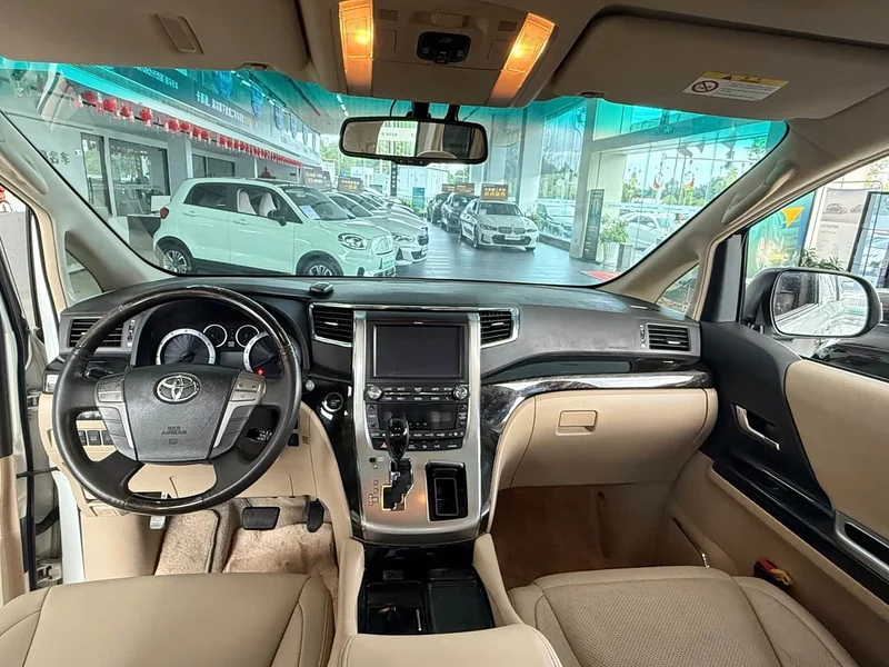 Toyota Alphard — фото 8