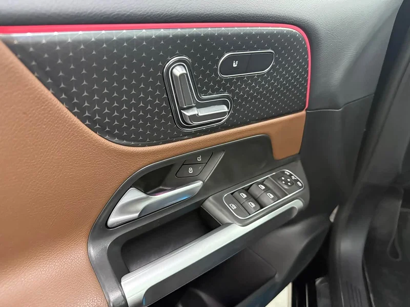 Mercedes-Benz EQB — фото 13