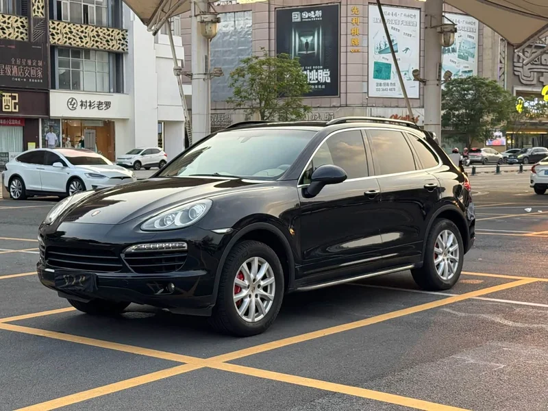 Porsche Cayenne — фото 1