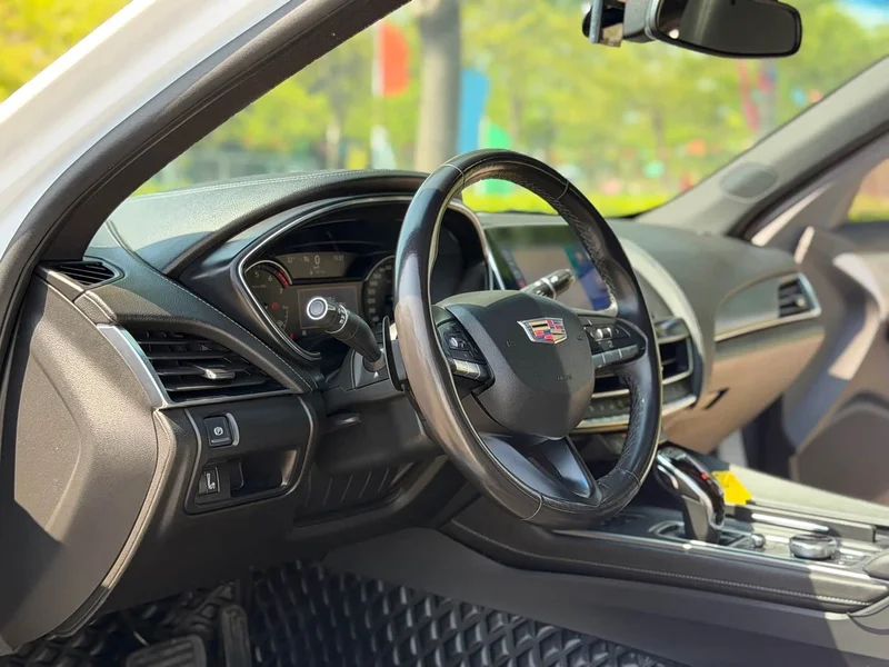 Cadillac CT5 — фото 11