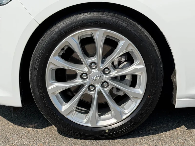 Cadillac CT5 — фото 8