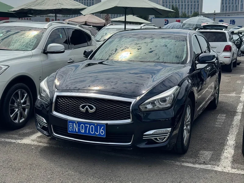 Infiniti Q70
