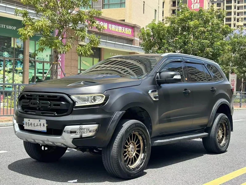 Ford Everest — фото 1