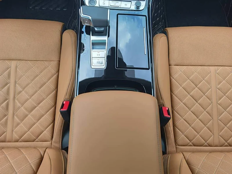 Audi A8 — фото 16