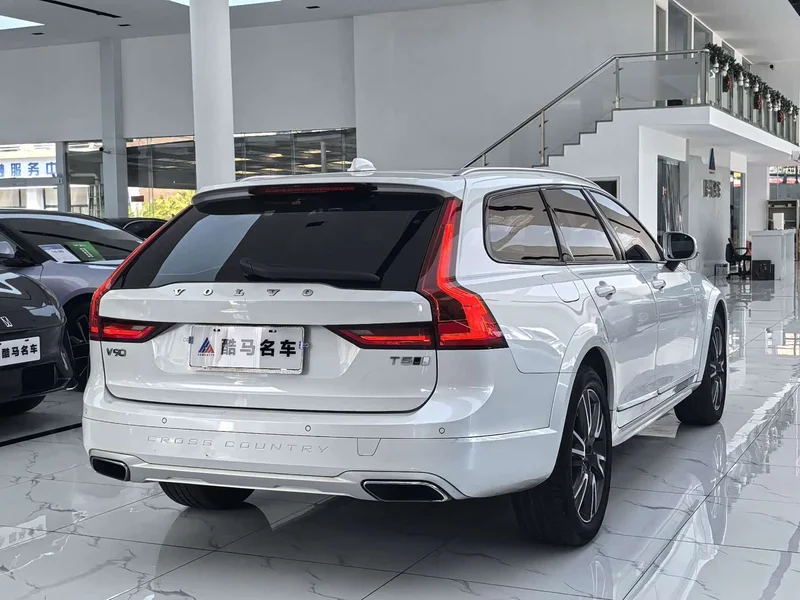 Volvo V90 — фото 15
