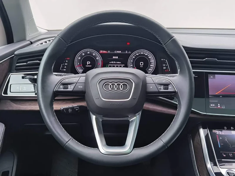 Audi Q7 — фото 18