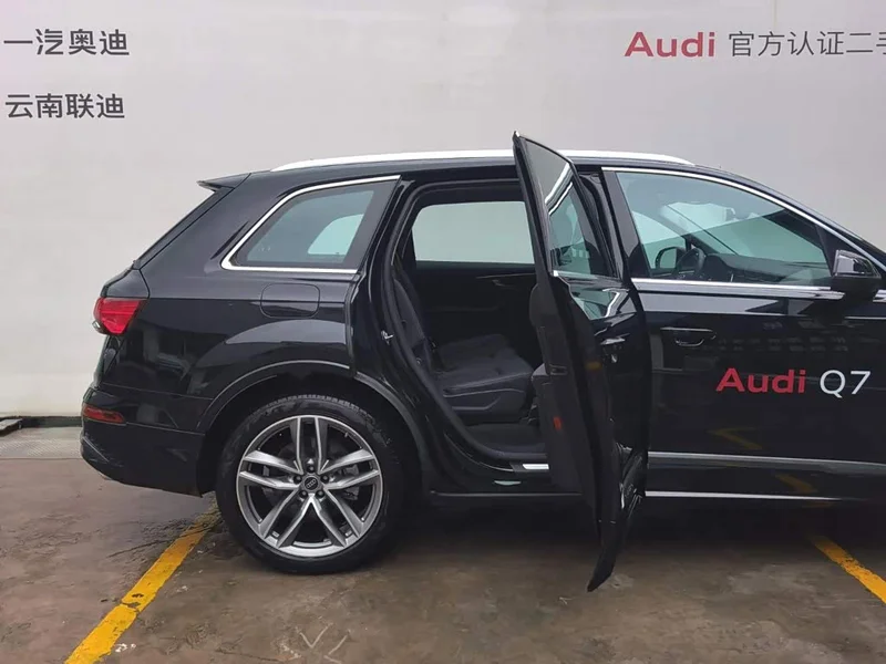 Audi Q7 — фото 26