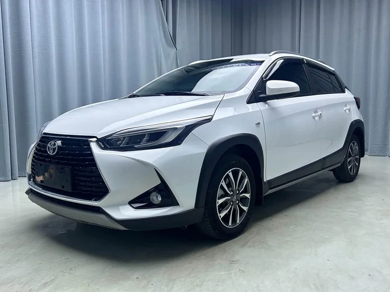 Toyota Yaris L — фото 1