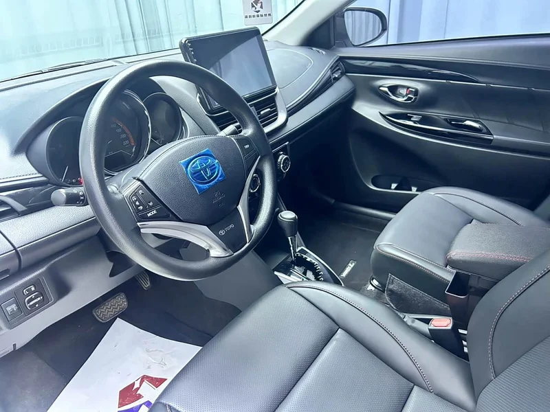 Toyota Yaris L — фото 11