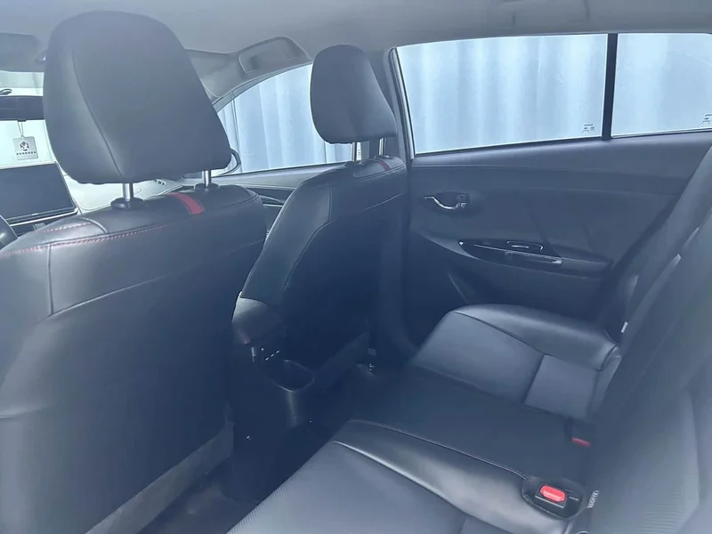 Toyota Yaris L — фото 12