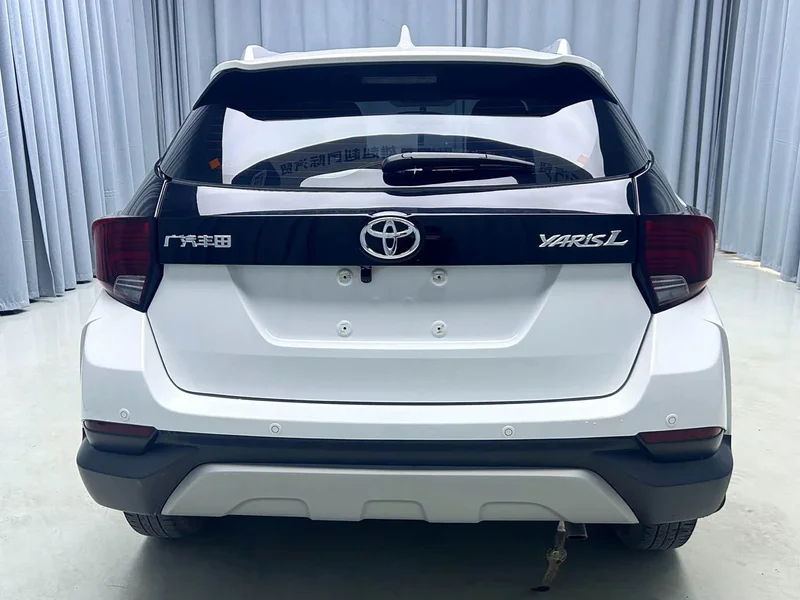 Toyota Yaris L — фото 17