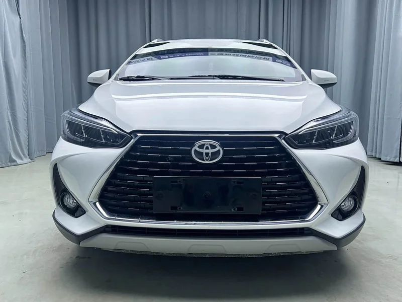 Toyota Yaris L — фото 2