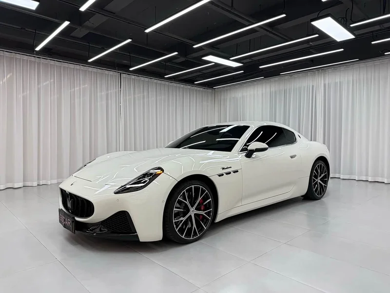 Maserati GranTurismo — фото 1