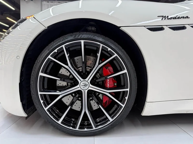 Maserati GranTurismo — фото 17