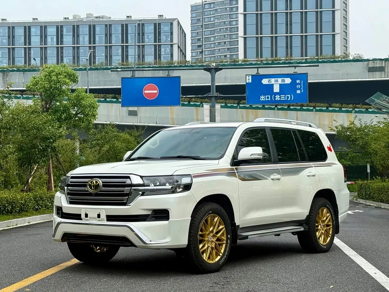 Toyota Land Cruiser (Imported) — фото 1