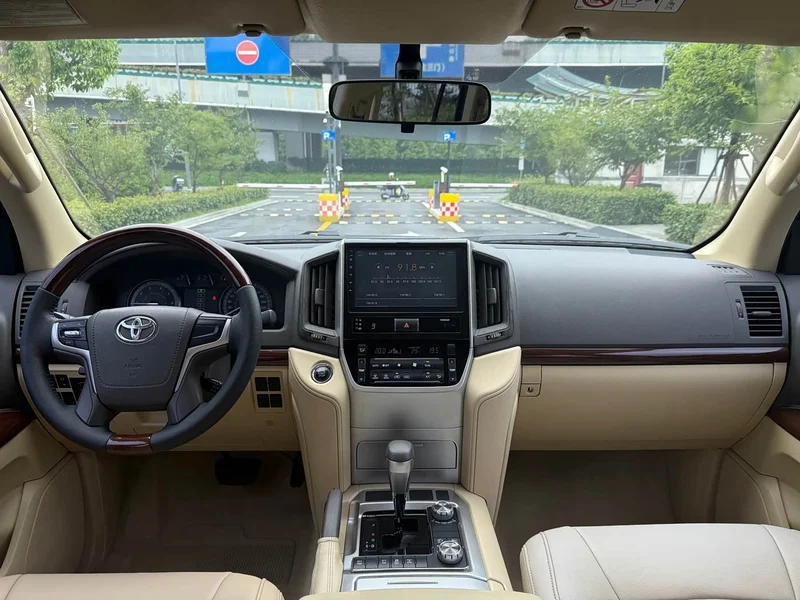 Toyota Land Cruiser (Imported) — фото 13