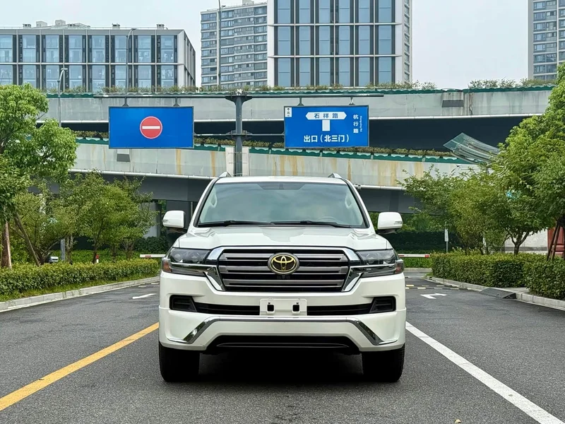 Toyota Land Cruiser (Imported) — фото 2