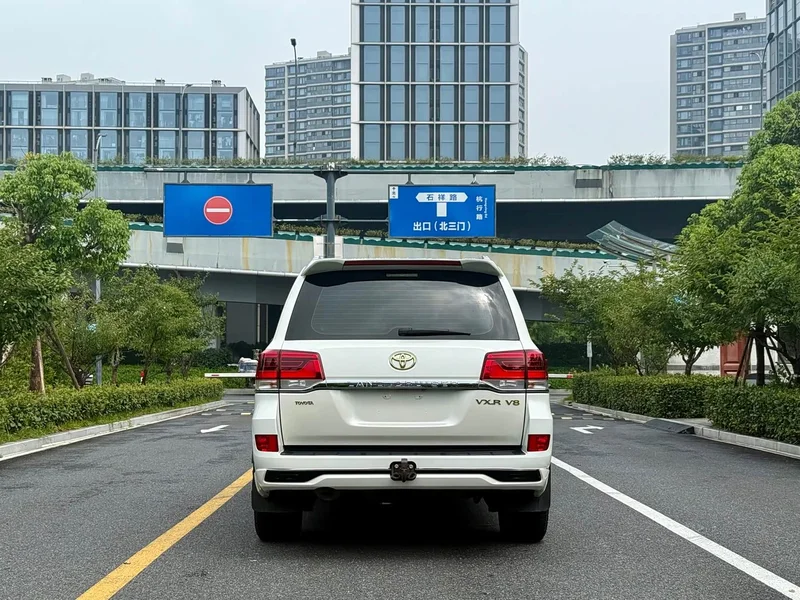 Toyota Land Cruiser (Imported) — фото 6
