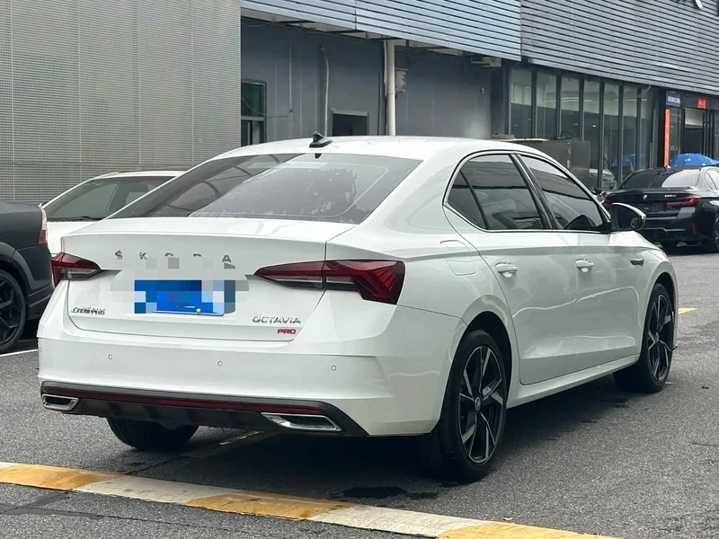Volkswagen Octavia — фото 8