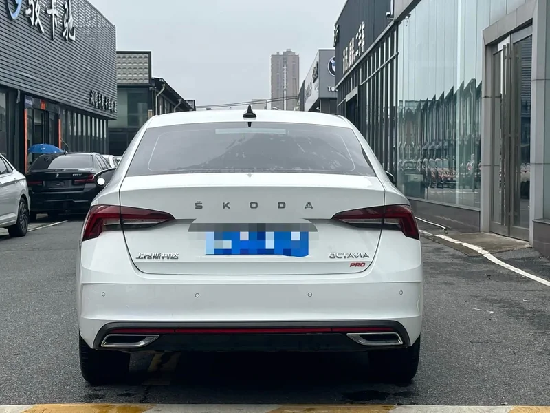 Volkswagen Octavia — фото 9