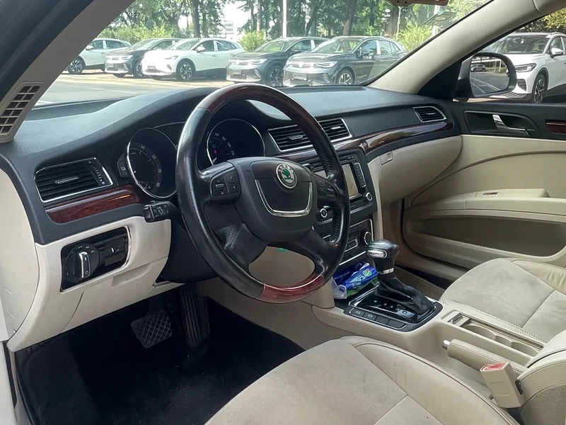 Volkswagen Superb — фото 8