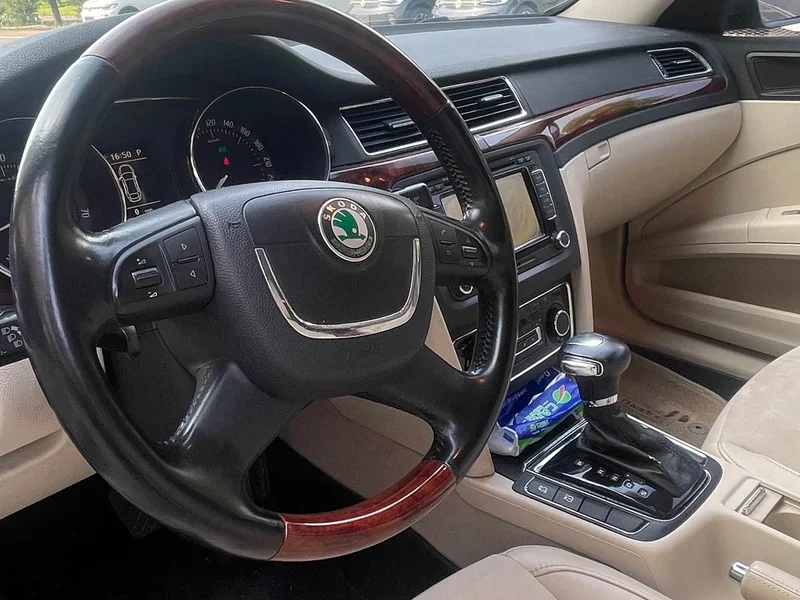 Volkswagen Superb — фото 10