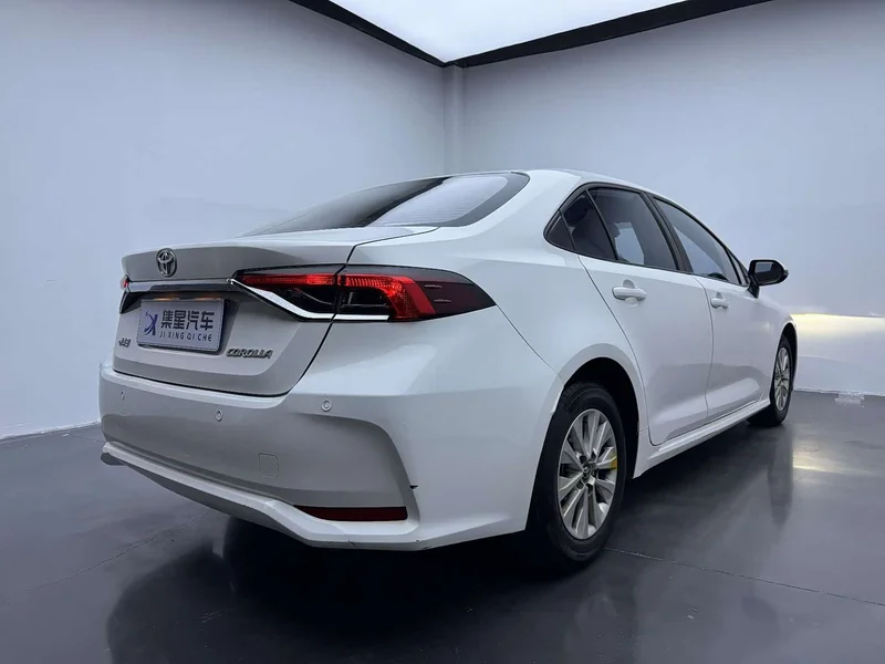 Toyota Corolla — фото 4