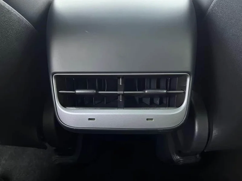 Tesla Model Y — фото 15