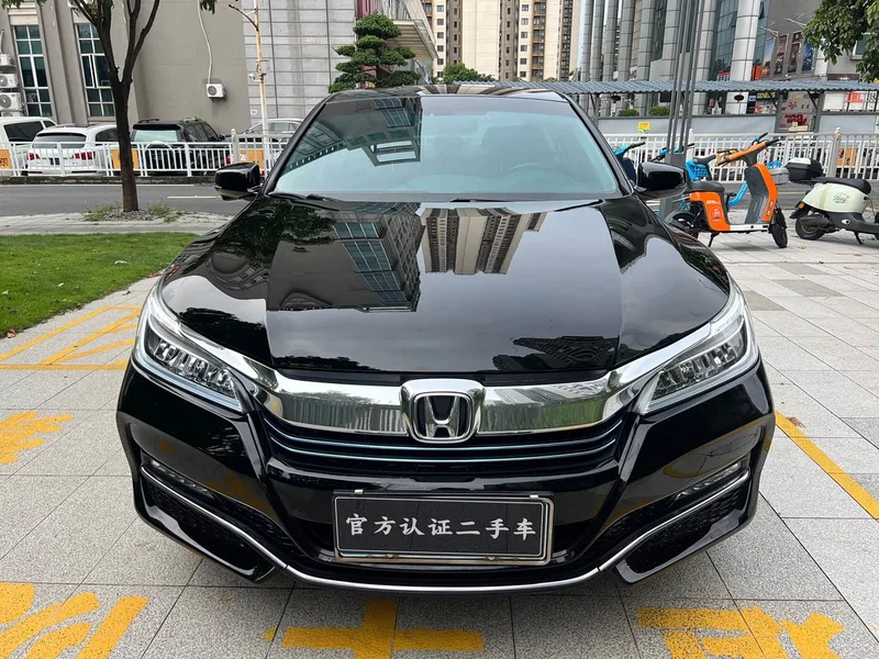 Honda Accord — фото 1
