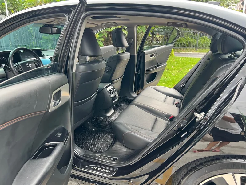 Honda Accord — фото 11