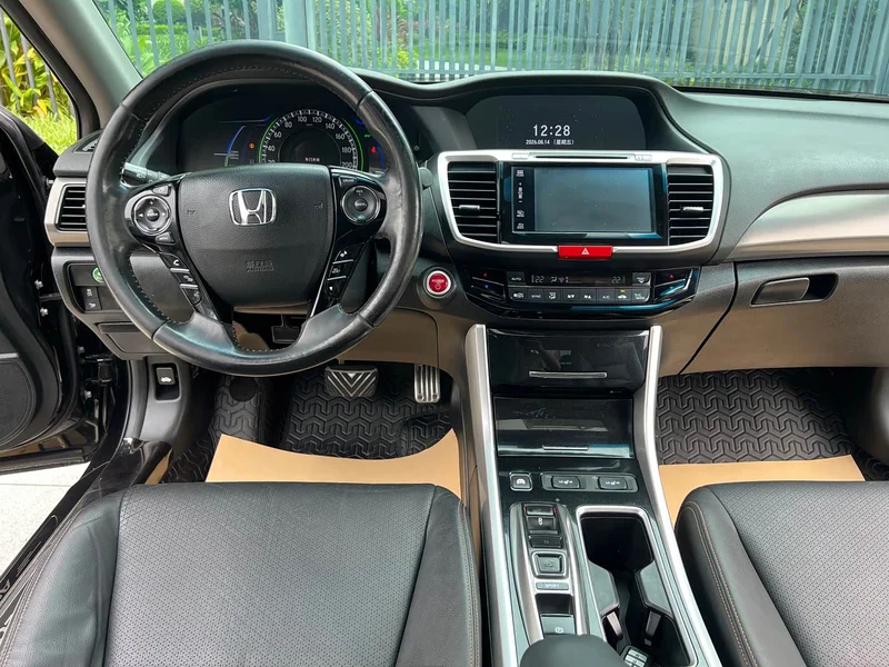 Honda Accord — фото 12