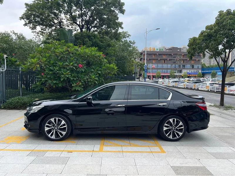 Honda Accord — фото 4