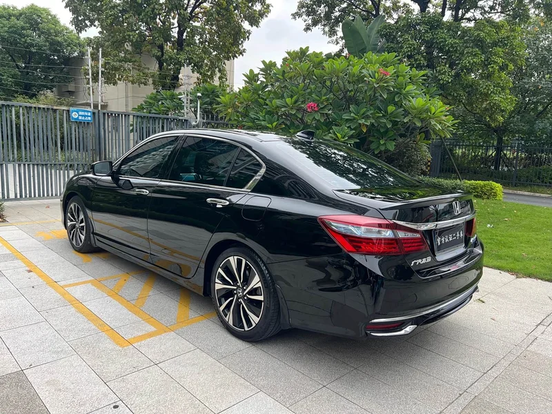 Honda Accord — фото 6