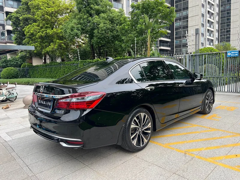Honda Accord — фото 7
